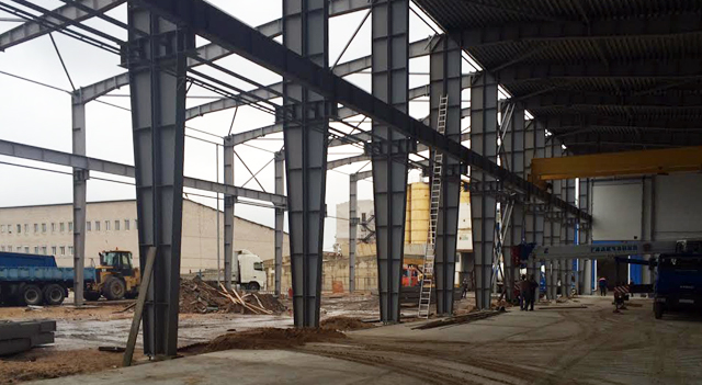 Монтаж металлоконструкций второй очереди строительства производственного комплекса